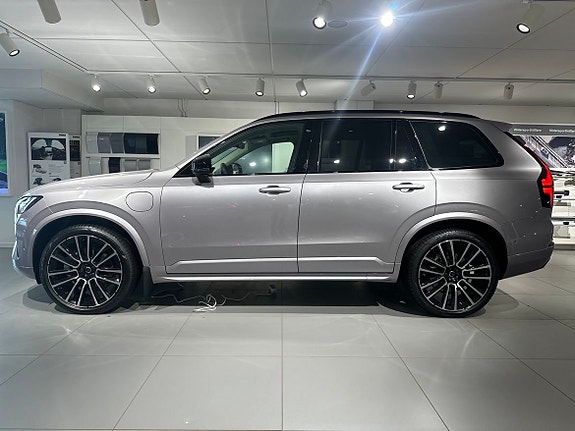 Volvo XC90 5 of 22