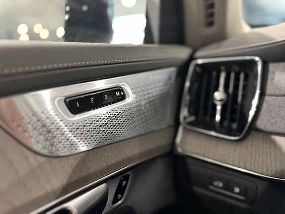Volvo XC90 18 of 22