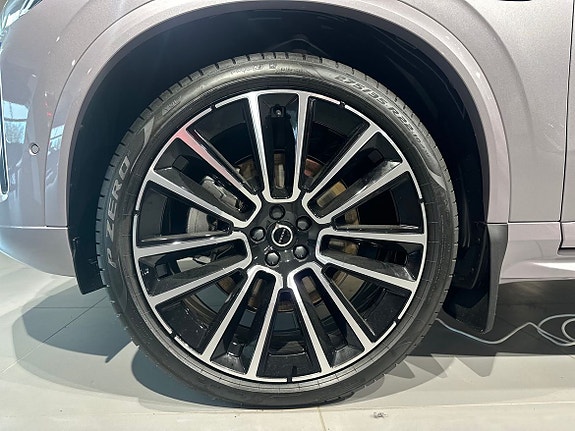 Volvo XC90 10 of 22