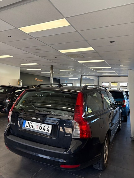 Volvo V50 3 of 7