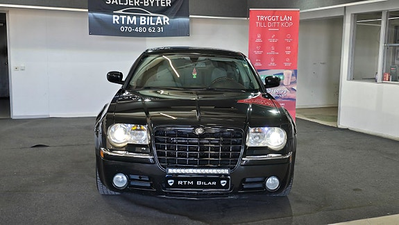 Chrysler 300C 2 of 5