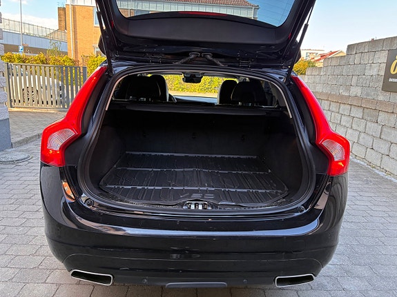 Volvo V60 14 of 30