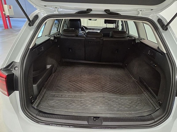 Volkswagen Passat 8 of 10