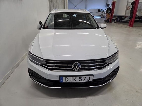 Volkswagen Passat 2 of 5