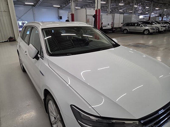 Volkswagen Passat 3 of 5