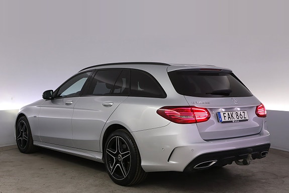 Mercedes-Benz C300 4 of 5