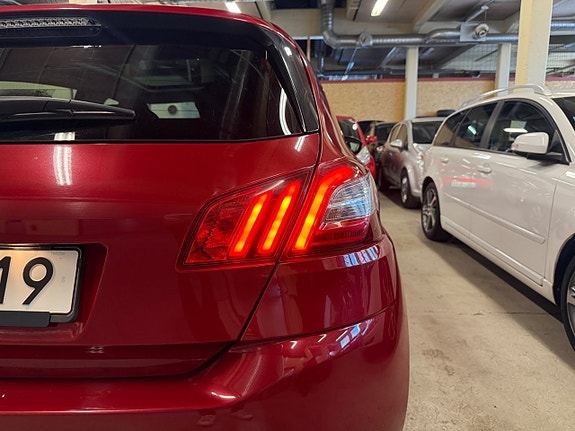 Peugeot 308 3 of 5