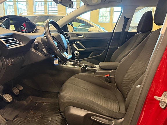 Peugeot 308 4 of 5