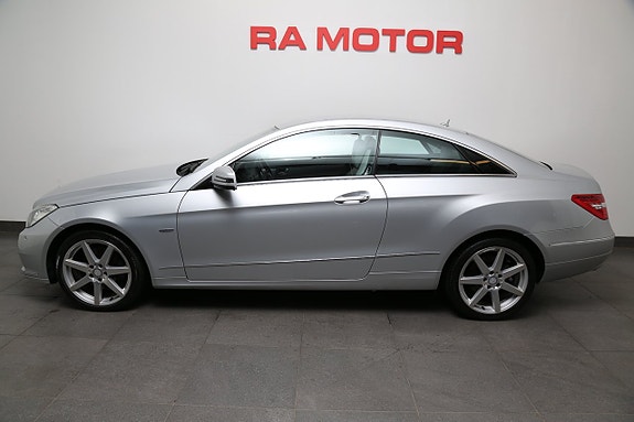 Mercedes-Benz E250 3 of 5