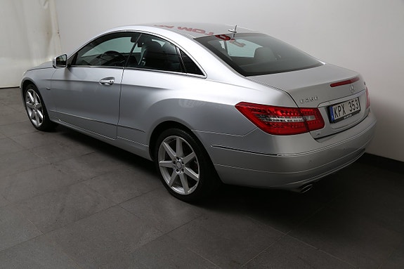 Mercedes-Benz E250 4 of 5