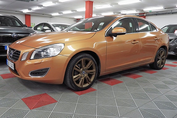 Volvo S60 2 of 29