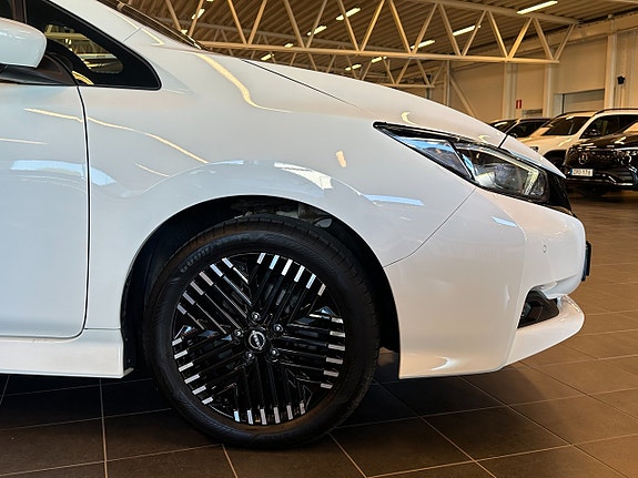 Nissan Leaf 8 of 14