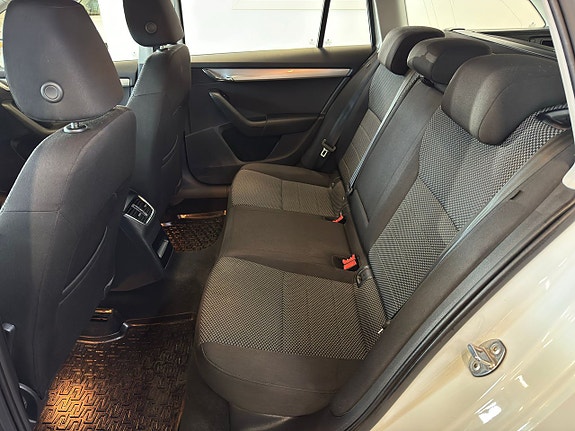 Skoda Octavia 8 of 15