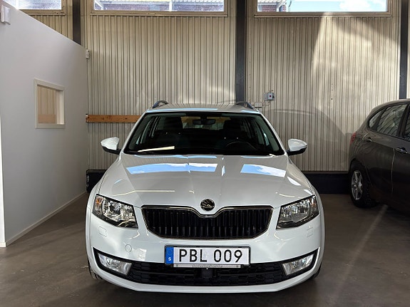 Skoda Octavia 3 of 5