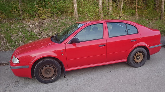 Skoda Octavia 2 of 5