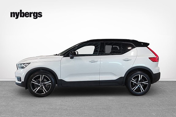 Volvo XC40 2 of 5