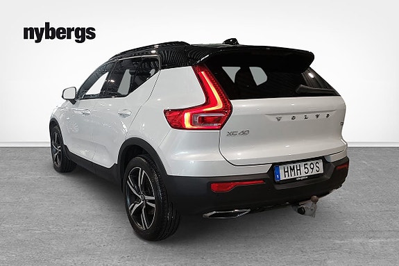 Volvo XC40 3 of 5