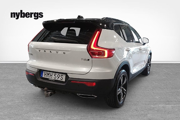 Volvo XC40 4 of 5