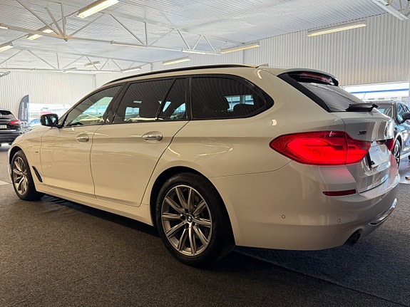 BMW 520d 4 of 5
