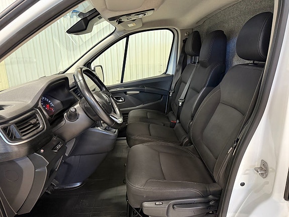 Renault Trafic 6 of 13