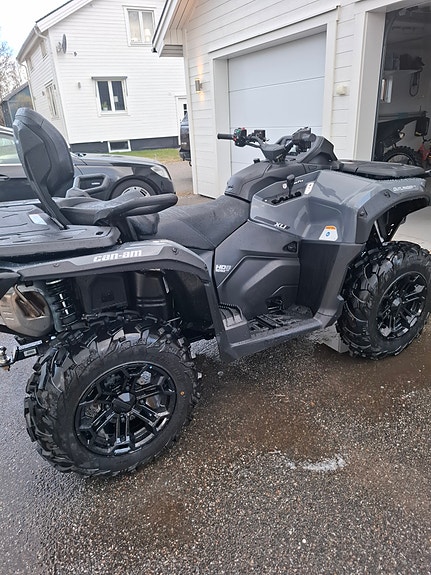 Can-Am Outlander pro HD8 2 of 3