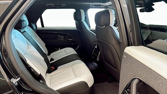 Land Rover Range Rover Sport 5 of 5