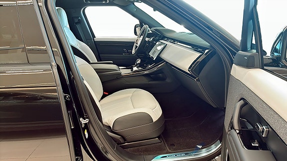 Land Rover Range Rover Sport 3 of 5