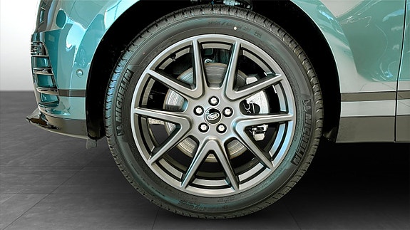 Land Rover Range Rover Velar 9 of 9