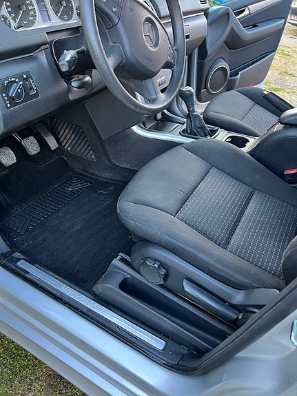 Mercedes-Benz B180 7 of 8