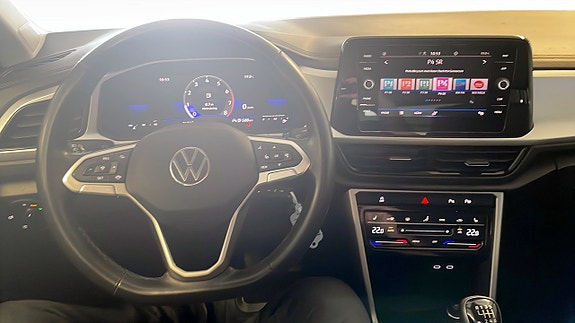 Volkswagen T-Roc 10 of 13