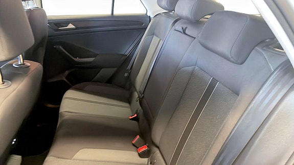 Volkswagen T-Roc 11 of 13