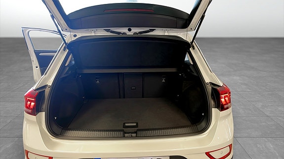 Volkswagen T-Roc 12 of 13