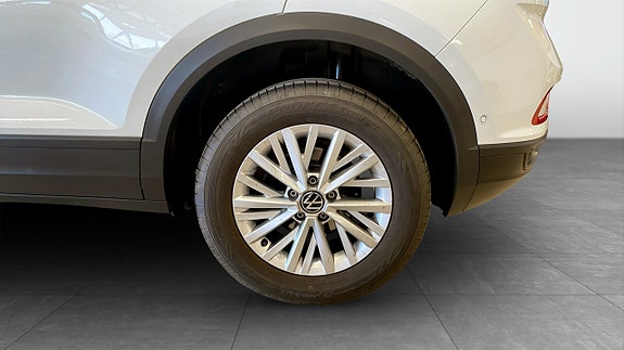 Volkswagen T-Roc 6 of 13