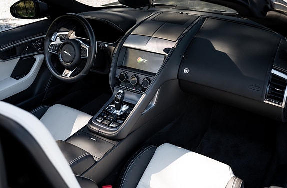 Jaguar F-TYPE 18 of 28
