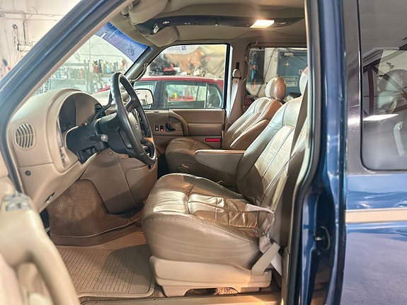 Chevrolet Astro 8 of 13