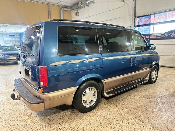Chevrolet Astro 5 of 5
