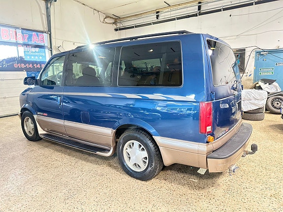 Chevrolet Astro 4 of 5