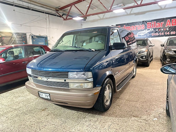 Chevrolet Astro 3 of 5