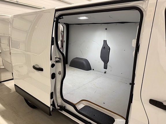 Renault Trafic 10 of 14