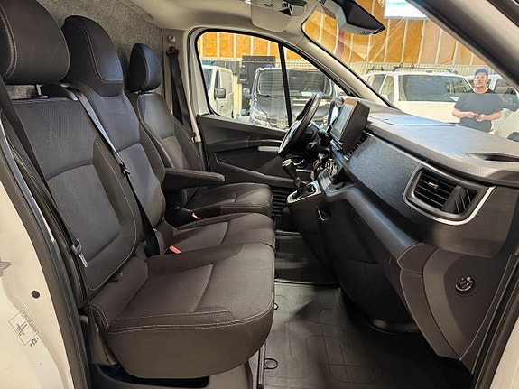 Renault Trafic 11 of 14