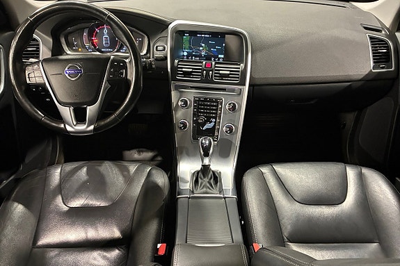 Volvo XC60 11 of 17