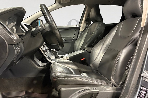 Volvo XC60 3 of 17