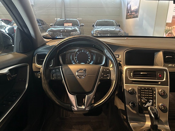 Volvo V60 8 of 17