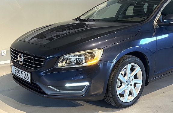 Volvo V60 2 of 17