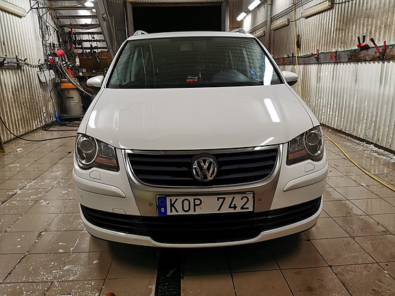 Volkswagen Touran 4 of 5