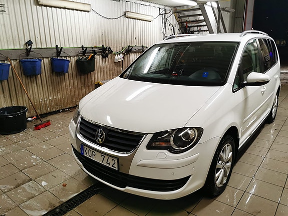 Volkswagen Touran 6 of 8