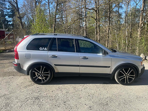 Volvo XC90 3 of 7