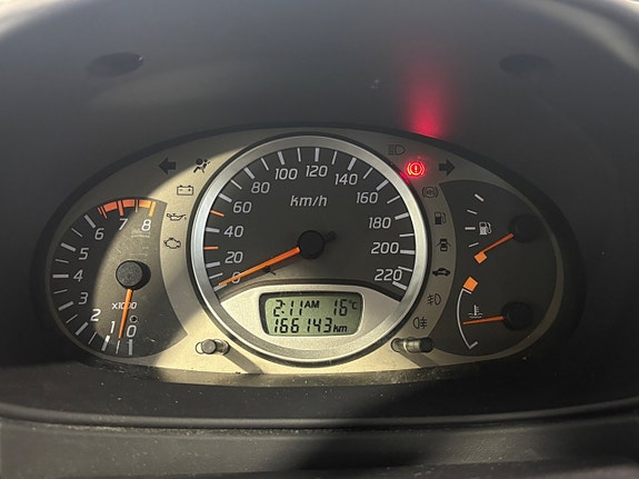 Nissan Almera Tino 18 of 23