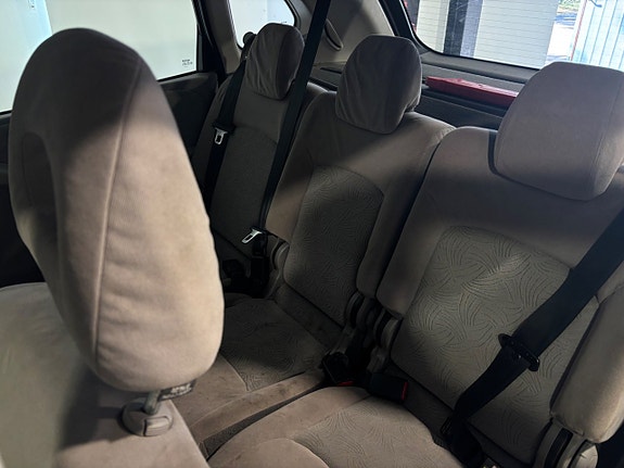 Nissan Almera Tino 12 of 23