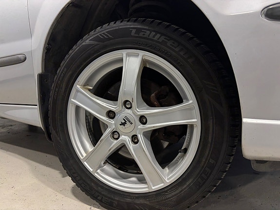 Nissan Almera Tino 4 of 5